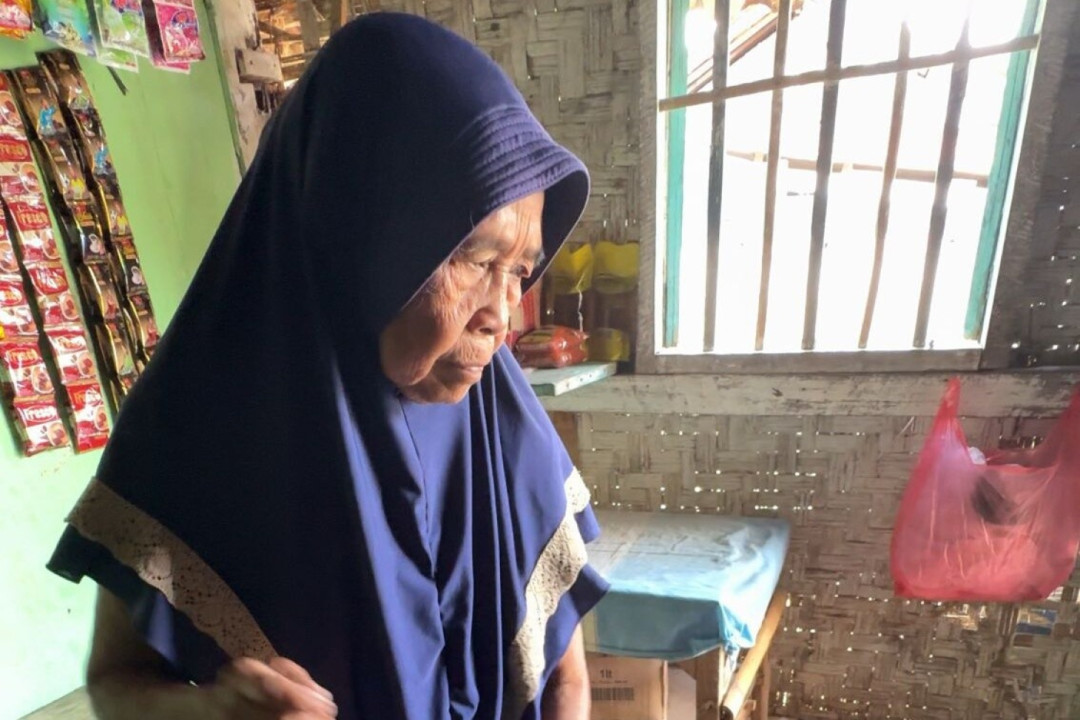 Kisah Haru Nenek 78 Tahun, Berjuang Hidupi Cucu Lewat Warung Kecil
