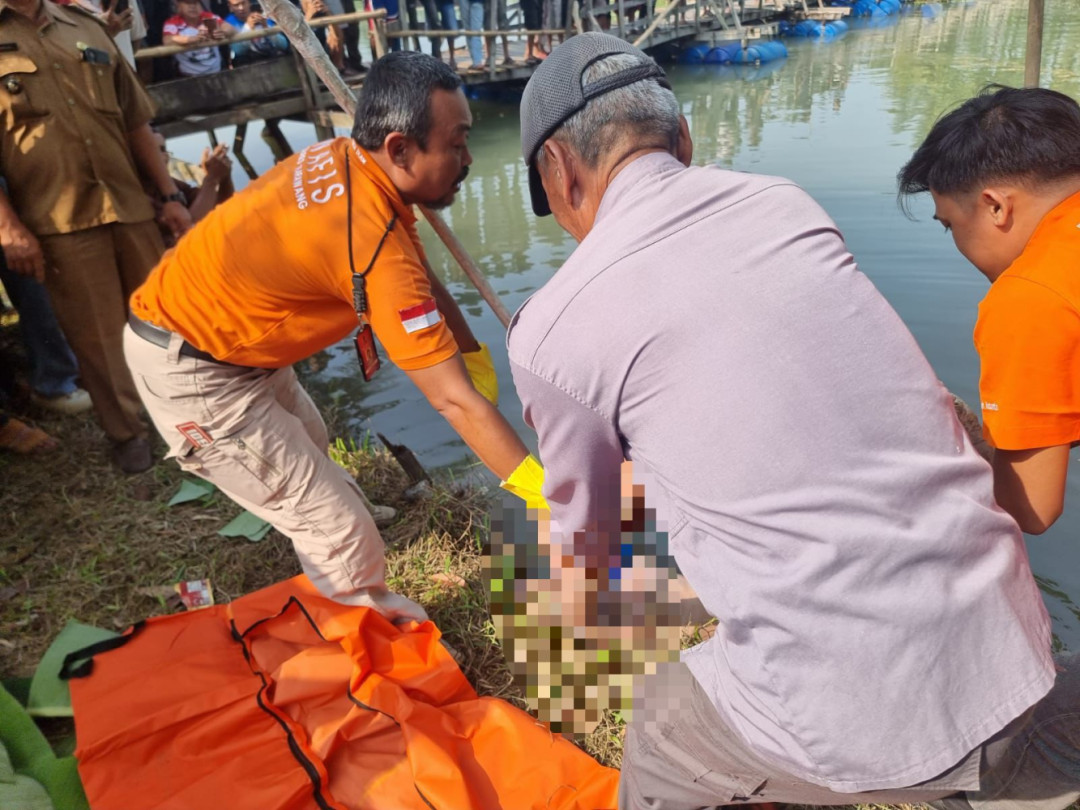 Mayat Perempuan Tanpa Identitas Ditemukan Mengapung di Sungai Citarum Karawang
