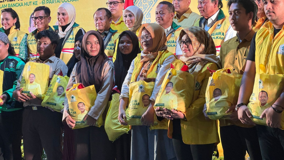 Peringati HUT ke-61, Golkar Bagikan 10 Ribu Paket Sembako untuk Warga Jakarta