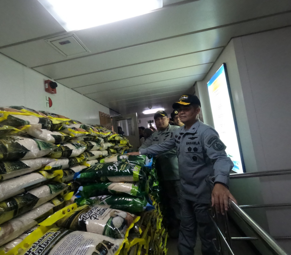 Bakamla RI Kirim 92,2 Ton Bantuan Kemanusiaan ke Sumatera Lewat KN. Pulau Dana-323