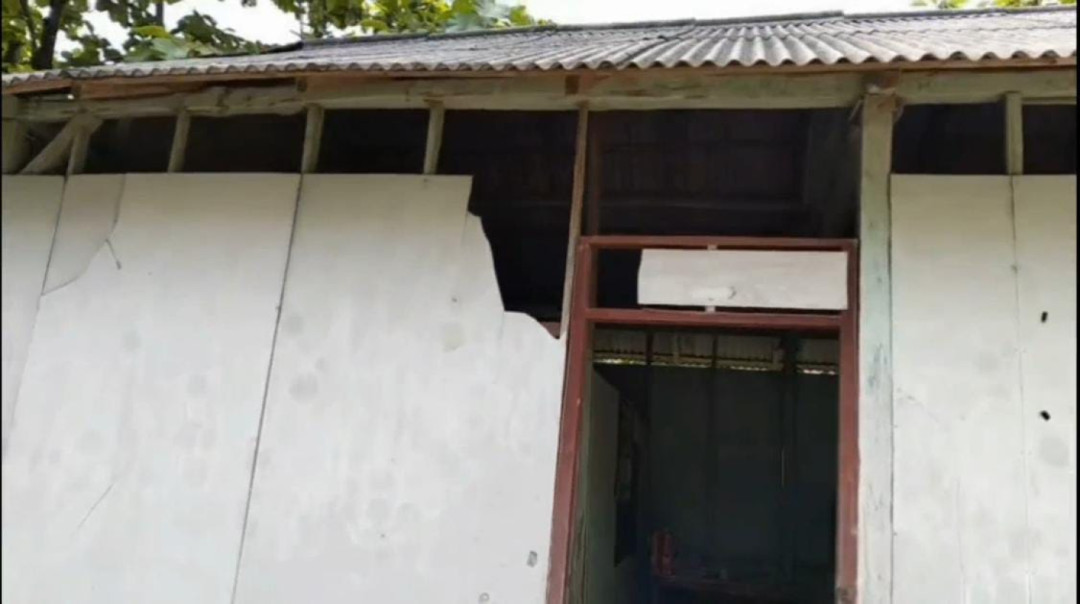 Fasilitas Tak Layak, Siswa RA–MI Bahrul Ulum Bojonegoro Belajar di Kelas Rusak