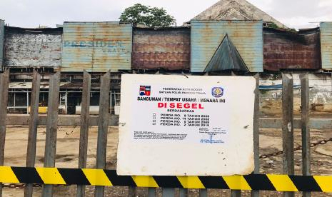 Satpol PP Segel Eks Gedung Bioskop Presiden Theater di Kota Bogor