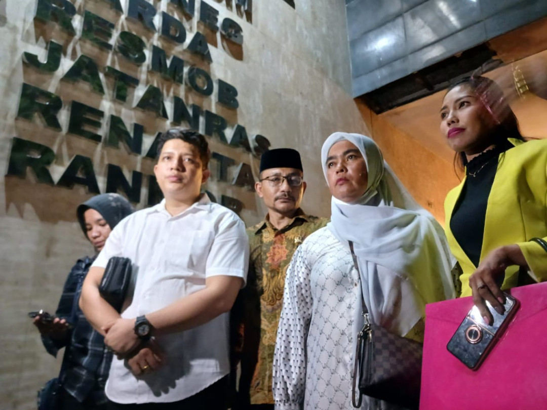 Ibu Imam Masykur, Korban Oknum Penganiyaan TNI, Jalani Pemeriksaan di Polda Metro Jaya