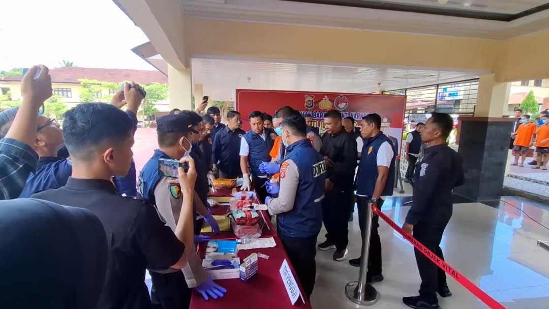 Polda Sultra Musnahkan 6,2 Kg Sabu dan 1 Kg Ganja