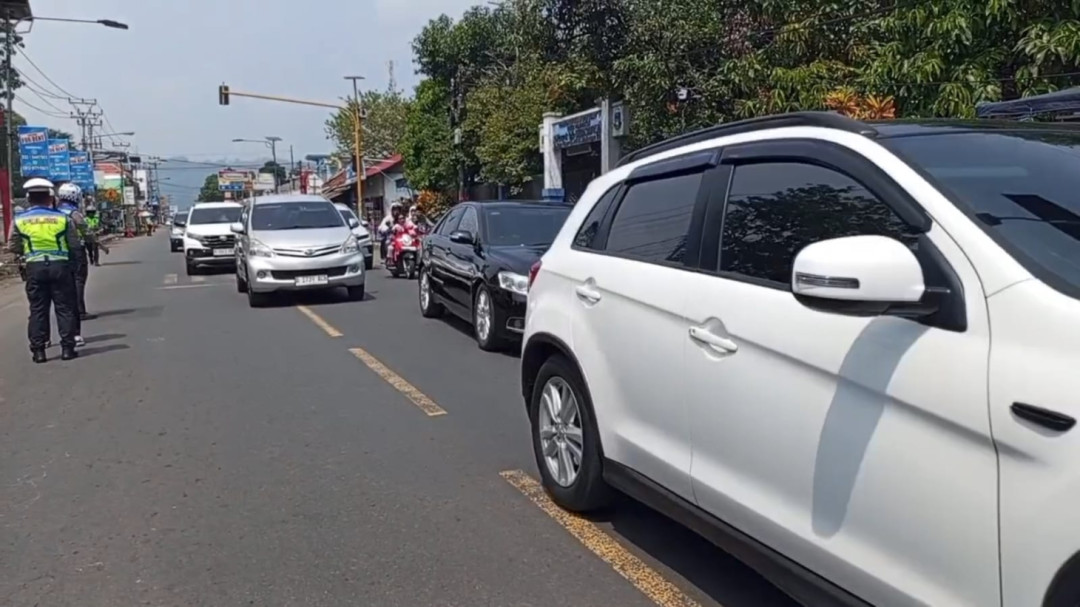 Arus Mudik Natal Meningkat, Polisi Rekayasa Lalu Lintas di Jalur Limbangan Garut