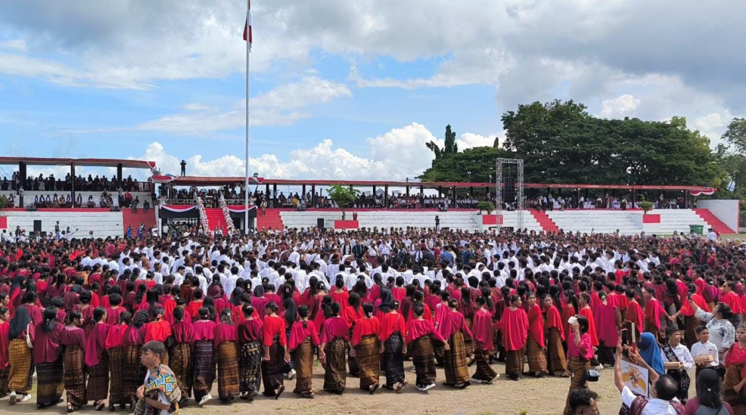 Ribuan Pelajar Meriahkan Hari Lahir Pancasila dengan Tari Gawi Massal di Ende