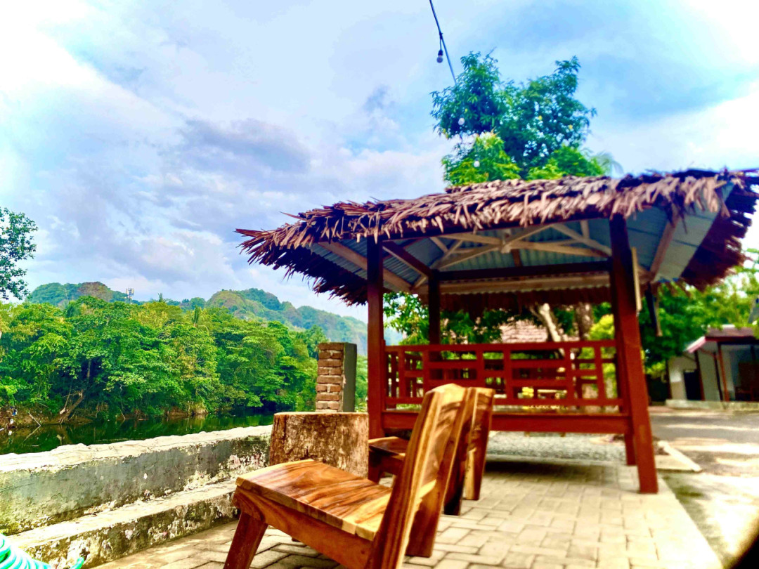 Destinasi Kuliner dengan Keindahan Alam Karst di Pangkep