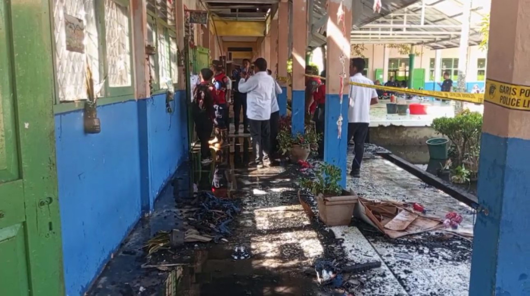 Gedung SMPN 20 Kota Jambi Terbakar