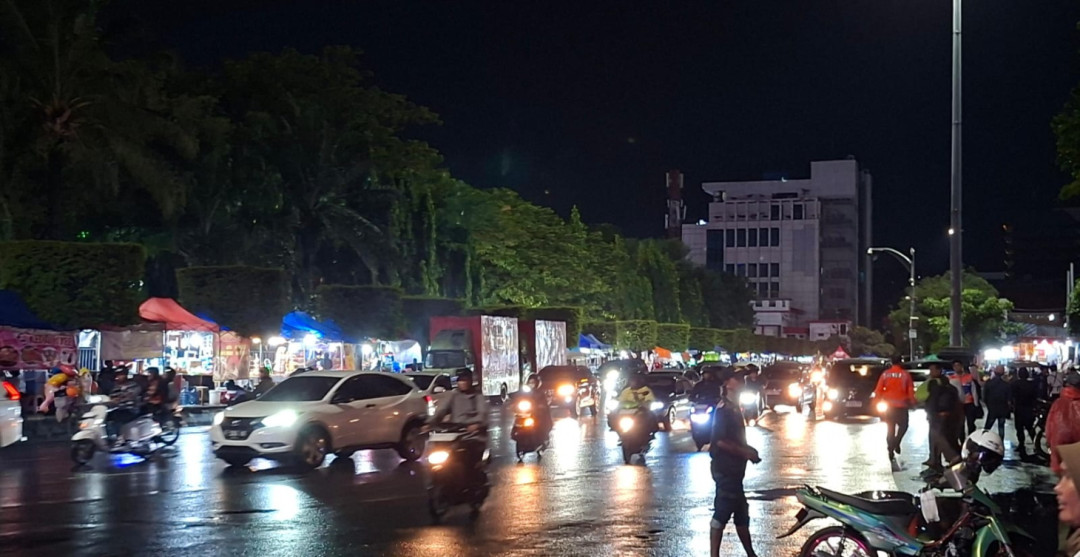 Jelang Pergantian Tahun, Lalin Simpang Lima Semarang Ramai Lancar