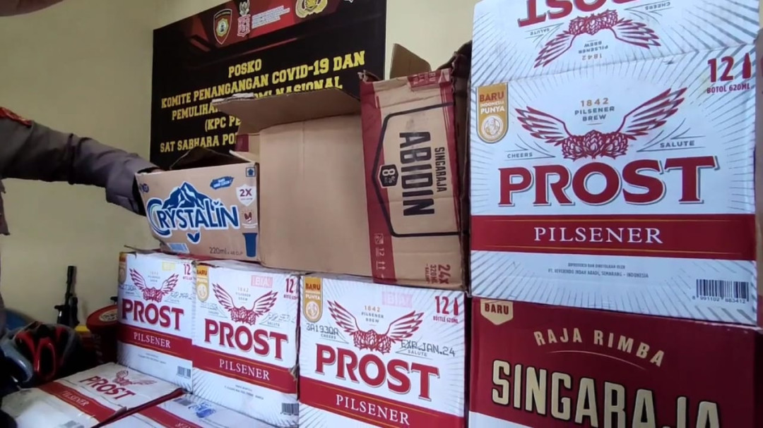 Terungkap, Rumah Dijadikan Gudang Ribuan Botol Miras di Singaparna Tasikmalaya