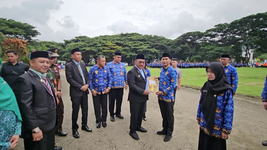 Pemkab Bombana Serahkan SK CPNS dan PPPK Formasi Tahun 2024
