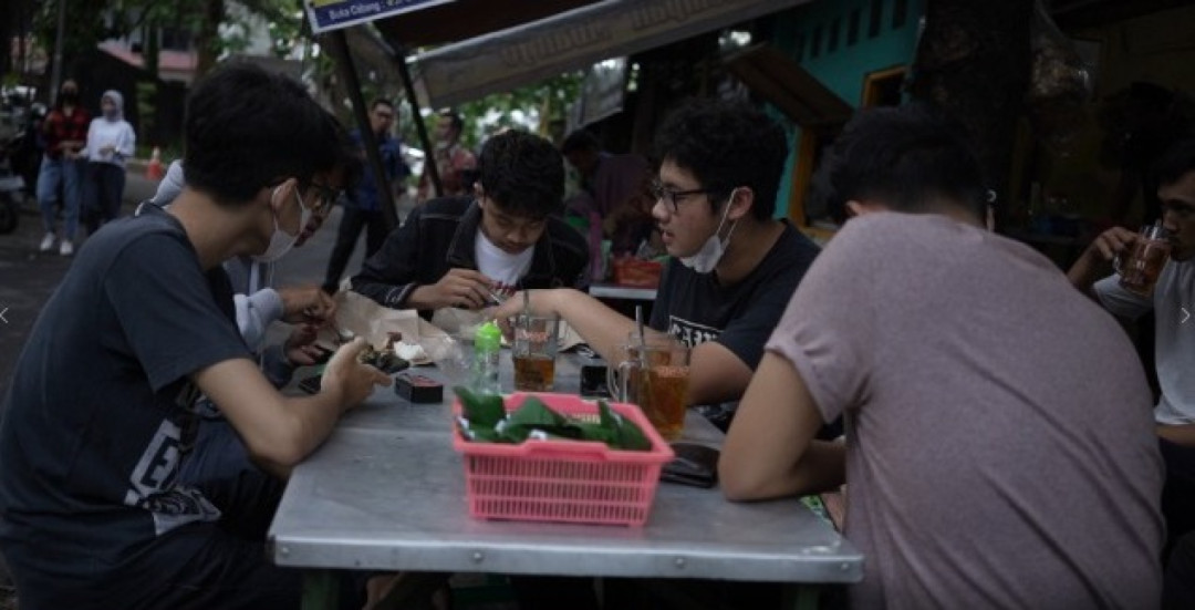 Kondisi Pandemi Terkendali, Tidak Ada Pemberlakuan PPKM Level 4 di Indonesia