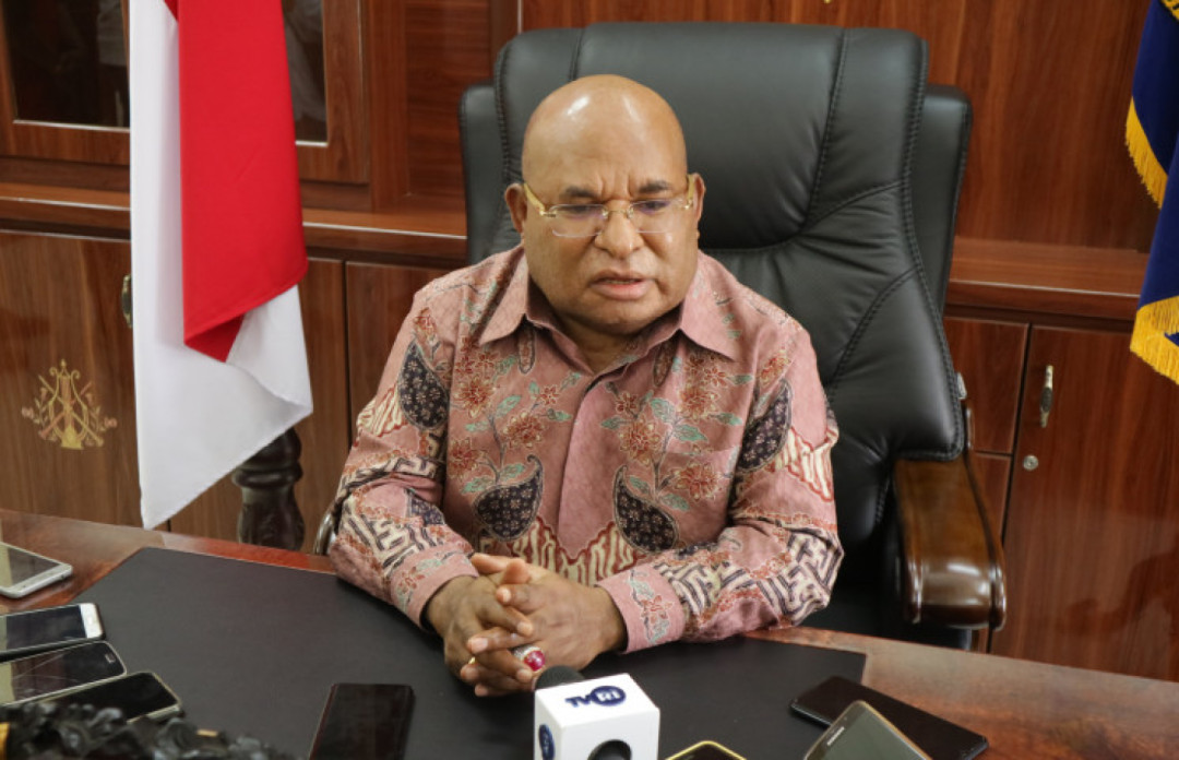 Pengangkatan Lukas Enembe Sebagai Kepala Suku Besar Tanah Papua Dinilai Ada Kepentingan Politik