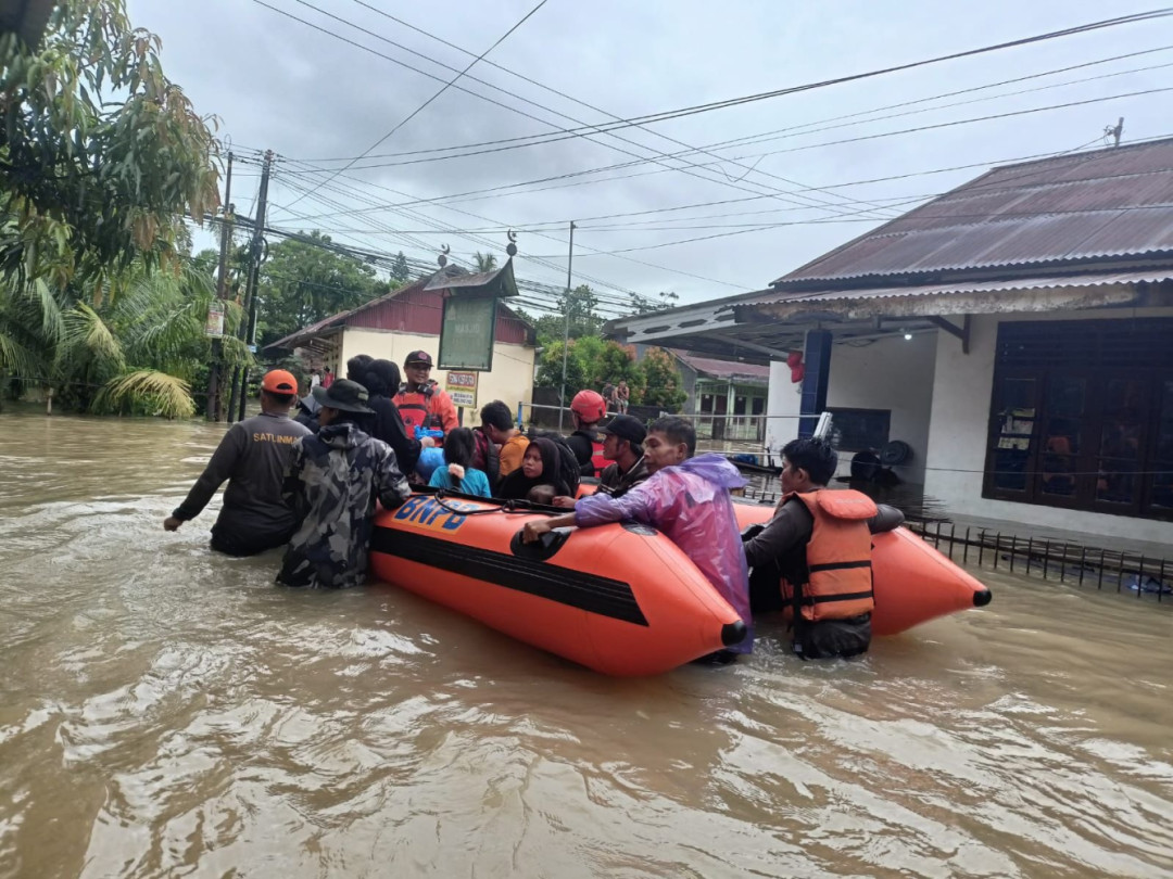Evakuasi Cepat Korban Banjir di Kota Padang