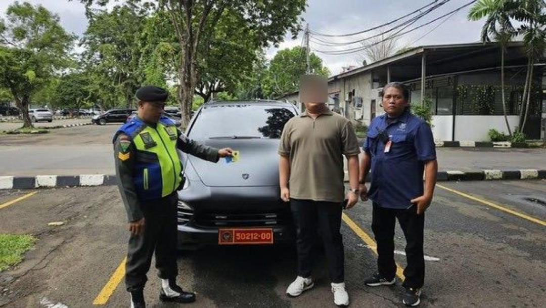 Diduga Salah Gunakan Pelat Dinas, Mobil Mewah Diamankan di Halim