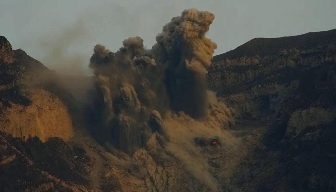 Semeru Kembali Erupsi, Awan Panas Meluncur 3,5 Kilometer
