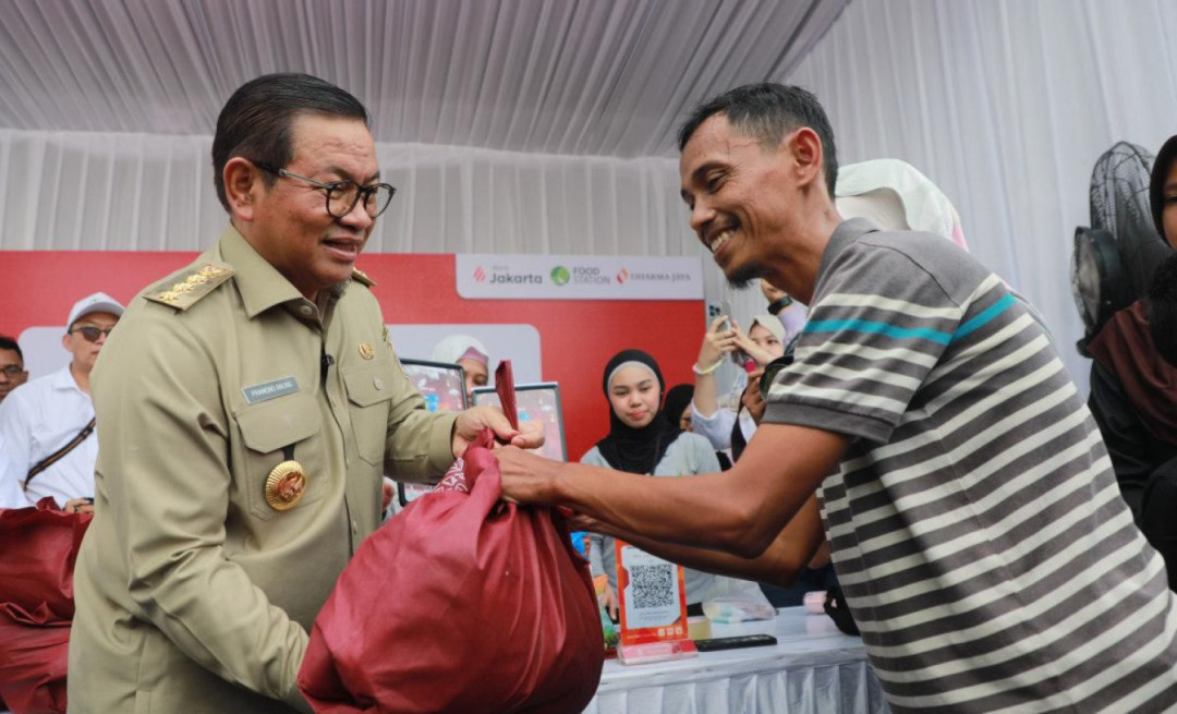 Pramono Anung Tinjau Bazar Ramadan di Balai Kota, Sembako Rp150 Ribu Ditebus Rp100 Ribu