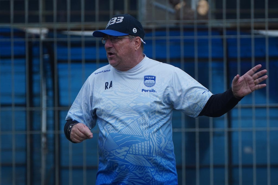 Robert Rene Alberts Mundur Sebagai Pelatih Persib Bandung