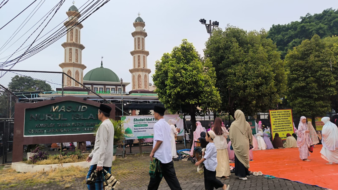Ratusan Jamaah Padati Masjid Nurul Islam, Pesan Maaf Menggema saat Idul Fitri