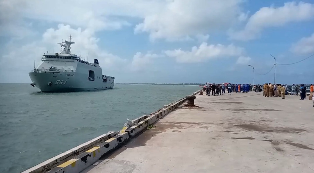 KRI Semarang-594 Bawa 1.300 Pemudik Gratis ke Bangka Belitung