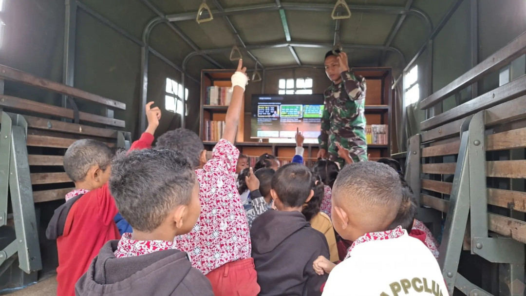 TNI Bawa Perpustakaan Keliling ke Perbatasan RI