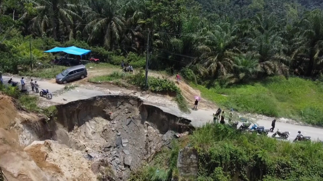 Longsor Putuskan Jalan Provinsi Penghubung Asahan–Simalungun, Lalu Lintas Terganggu