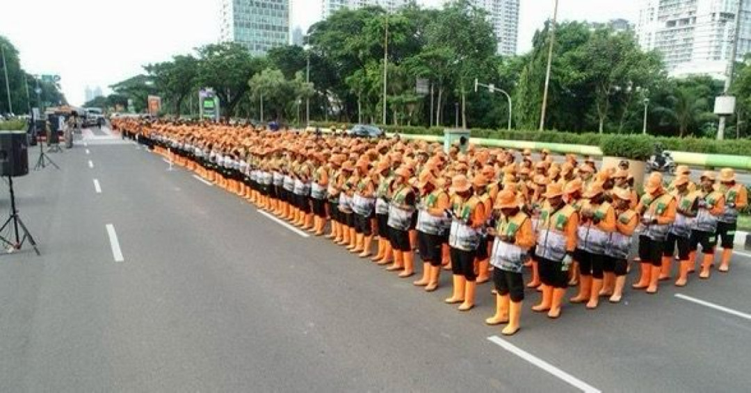 DLH DKI Jakarta Kerahkan 1.262 Petugas Jaga Kebersihan di HUT Bhayangkara ke-79