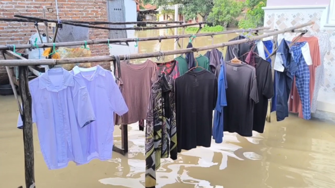 Luapan Sungai Sigranala Picu Banjir di Cirebon, Ratusan Rumah Terendam