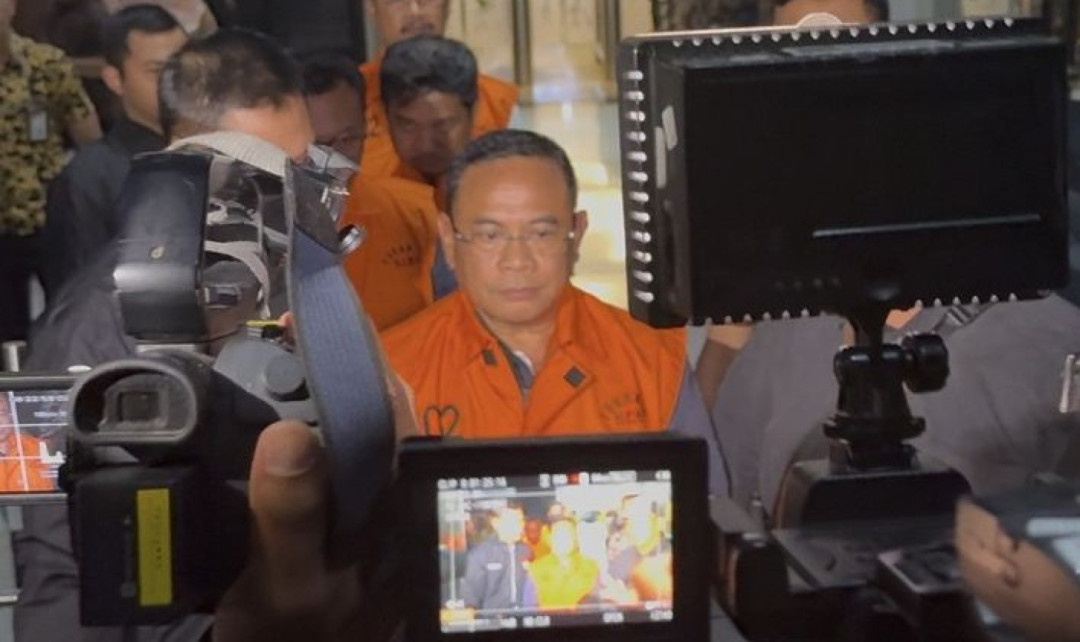 Bupati Pati Resmi Kenakan Rompi Oranye