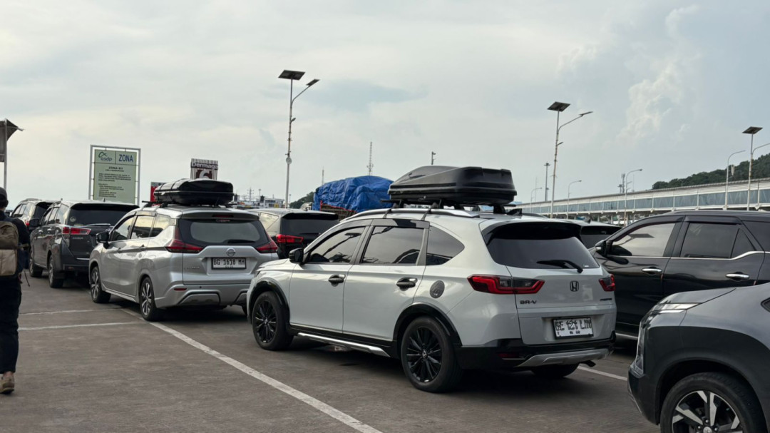 Hingga Siang Hari, 27.451 Penumpang Padati Penyeberangan Merak