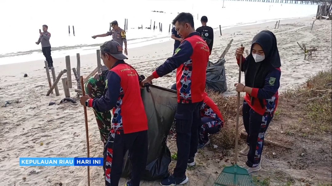 Gotong Royong Serentak di Natuna Perkuat Kepedulian Lingkungan Perbatasan