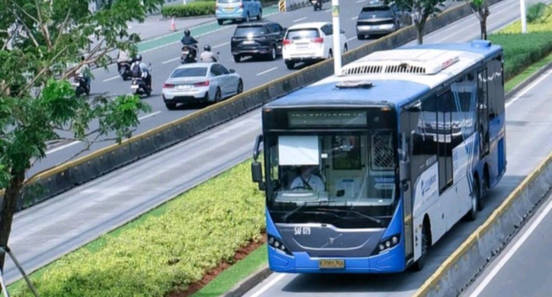 Mulai Hari Ini Naik Transjakarta, MRT, dan LRT Cuma Rp1