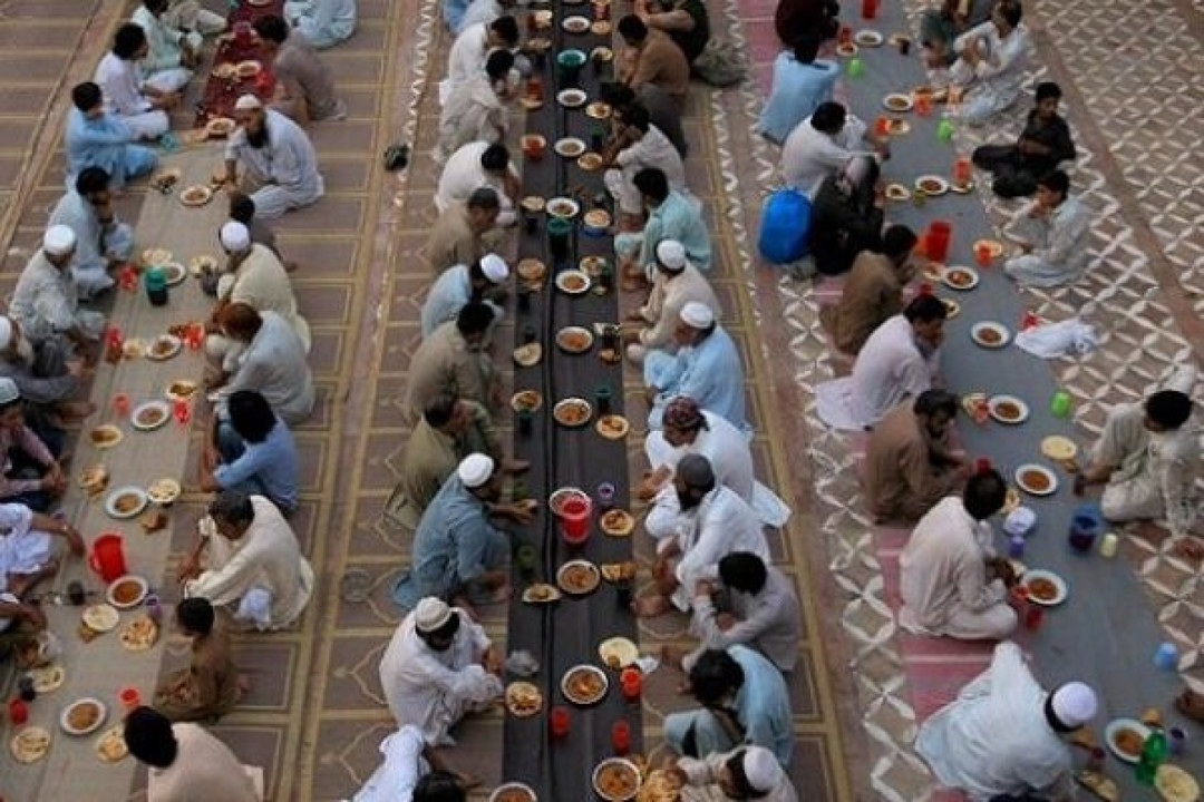 Tradisi Ramadan di Pakistan: Dari Iftar yang Menggugah Selera hingga Kehangatan Chaand Raat