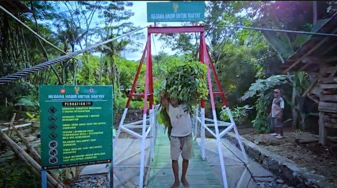 Jembatan Gantung Lo Pasir Jadi Penggerak Ekonomi Desa