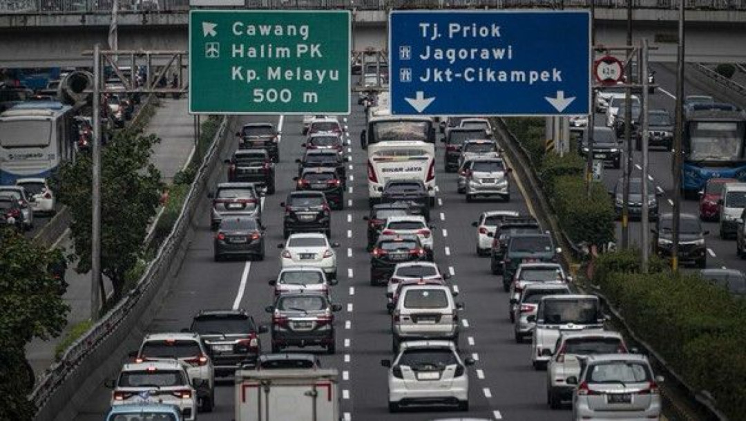 Arus Mudik Meningkat, JTT Terapkan Contraflow di Tol Jakarta–Cikampek