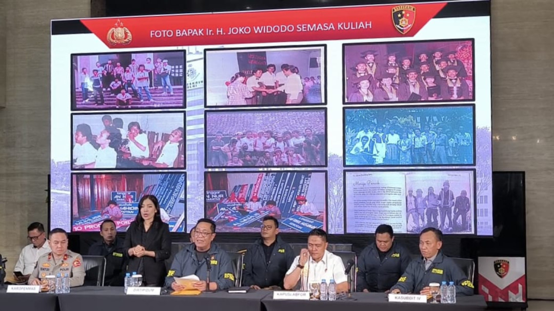 Bareskrim Tampilkan Foto Dokumentasi Jokowi Saat Kuliah di UGM