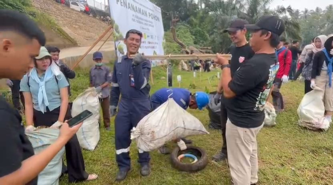 Aksi Bersih Sungai Kelingi, Dua Ton Sampah Berhasil Diangkut