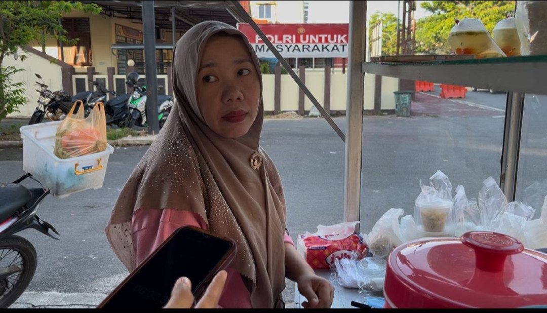 Pedagang Tanjungpinang Keluhkan Lonjakan Harga Plastik Kemasan