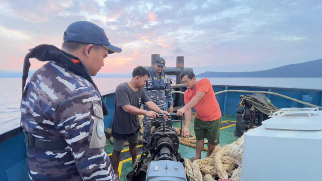 TNI AL Amankan Kapal Nikel di Sulawesi