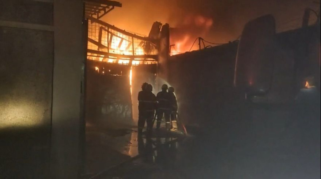 Kebakaran Rumah Kontrakan di Kompleks DPR Penggilingan, Satu Orang Luka Bakar
