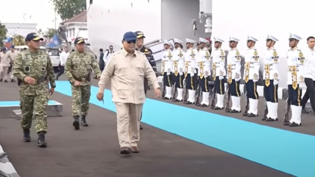 Menelusuri Laut Ibu Kota, Presiden Prabowo Naik KRI Radjiman Saksikan Kekuatan Armada TNI AL