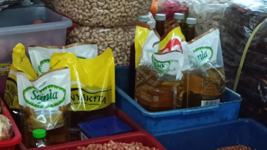 Minyak Goreng Kemasan Merek Minyakita Ukuran 1 Liter Langka di Pasar Bunder Sragen