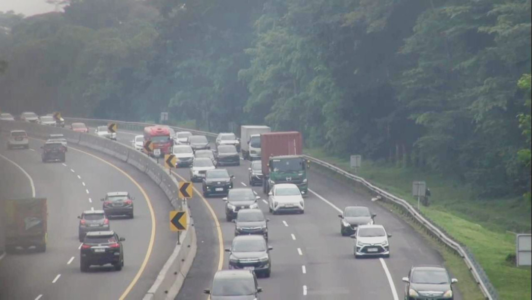 Libur Panjang, Arus Lalu Lintas Tol Cipularang Arah Bandung Padat