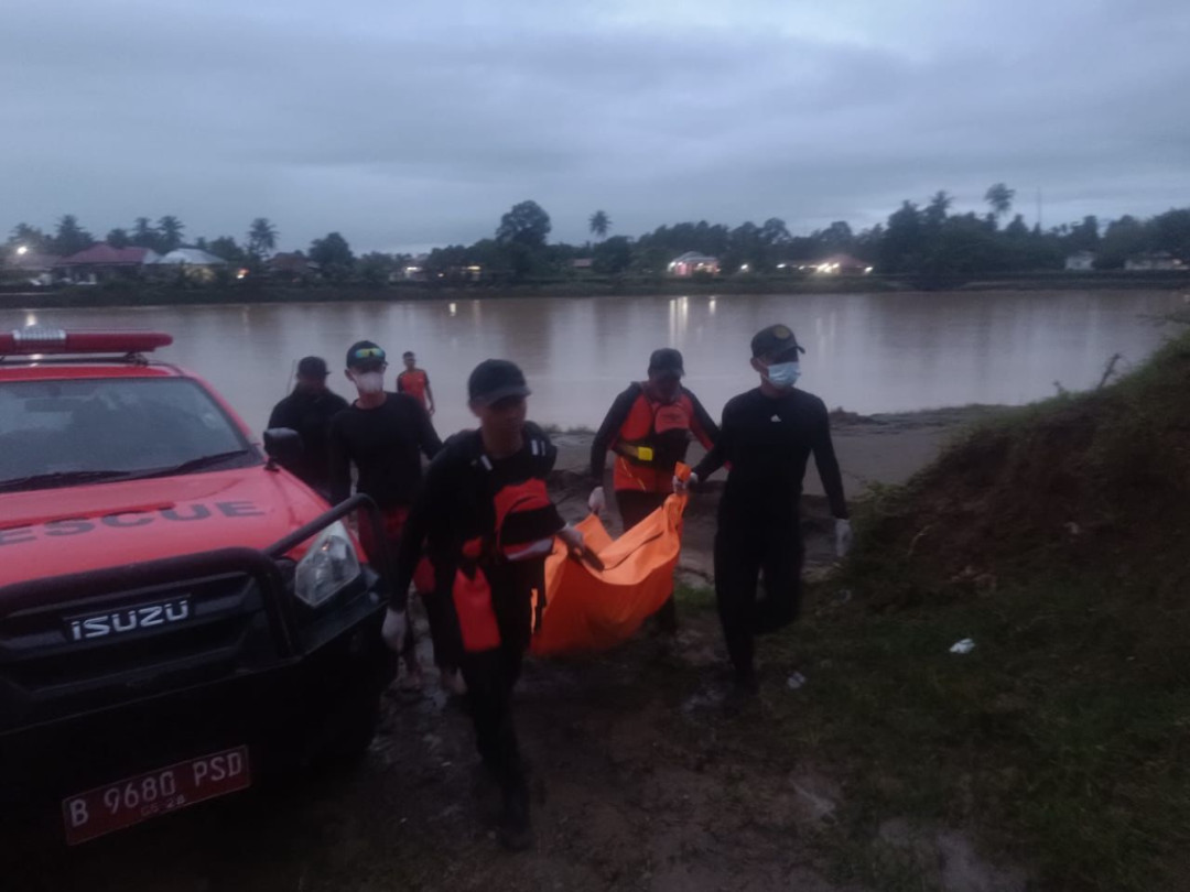 Tim SAR Temukan Bocah 11 Tahun yang Hanyut di Sungai Batang Anai