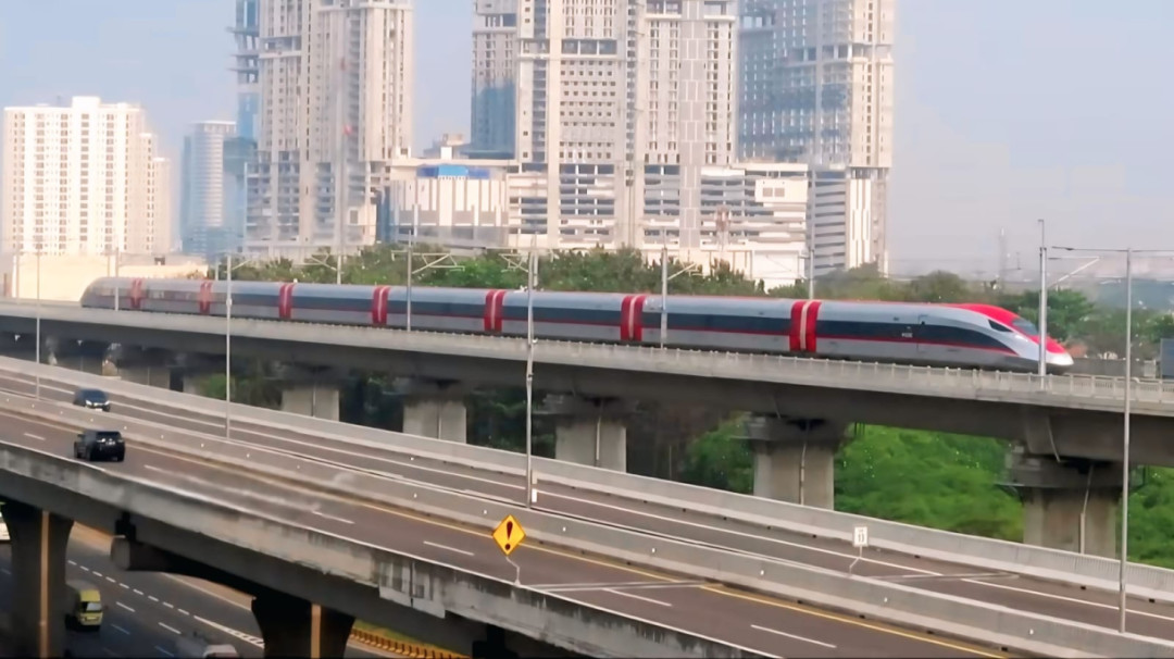 Kereta Cepat akan Diperluas ke Surabaya, Kemenhub Lakukan Kajian Jalur