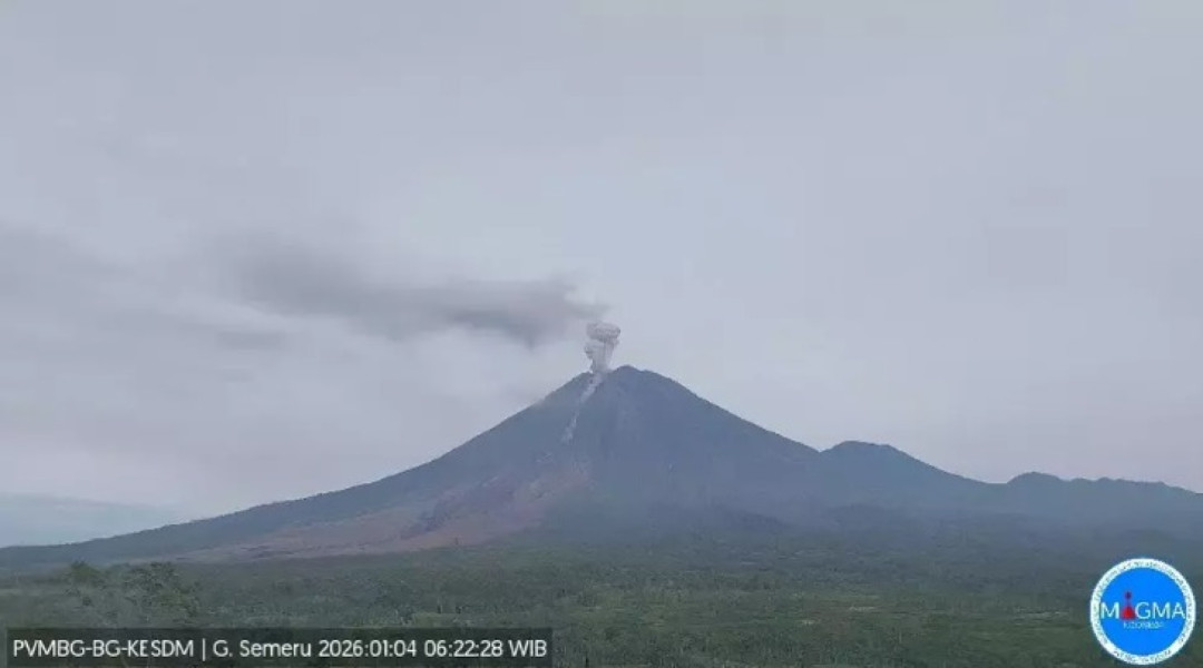 Gunung Semeru Kembali Erupsi, Warga Diminta Patuhi Zona Aman