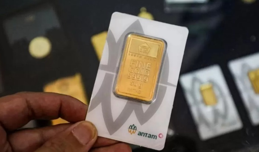 Harga Emas Antam Kembali Melemah, Turun Rp100 Ribu per Gram