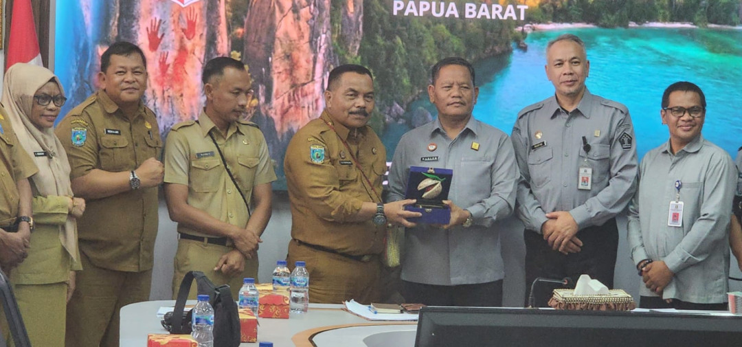 Pemkab Fakfak Terima Piagam Penetapan Festival Pesona Kota Pala Berbasis Kekayaan Intelektual