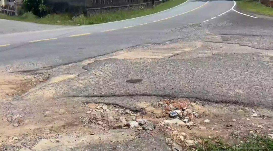 Warga Toapaya Keluhkan Jalan Rusak dan Minim Penerangan