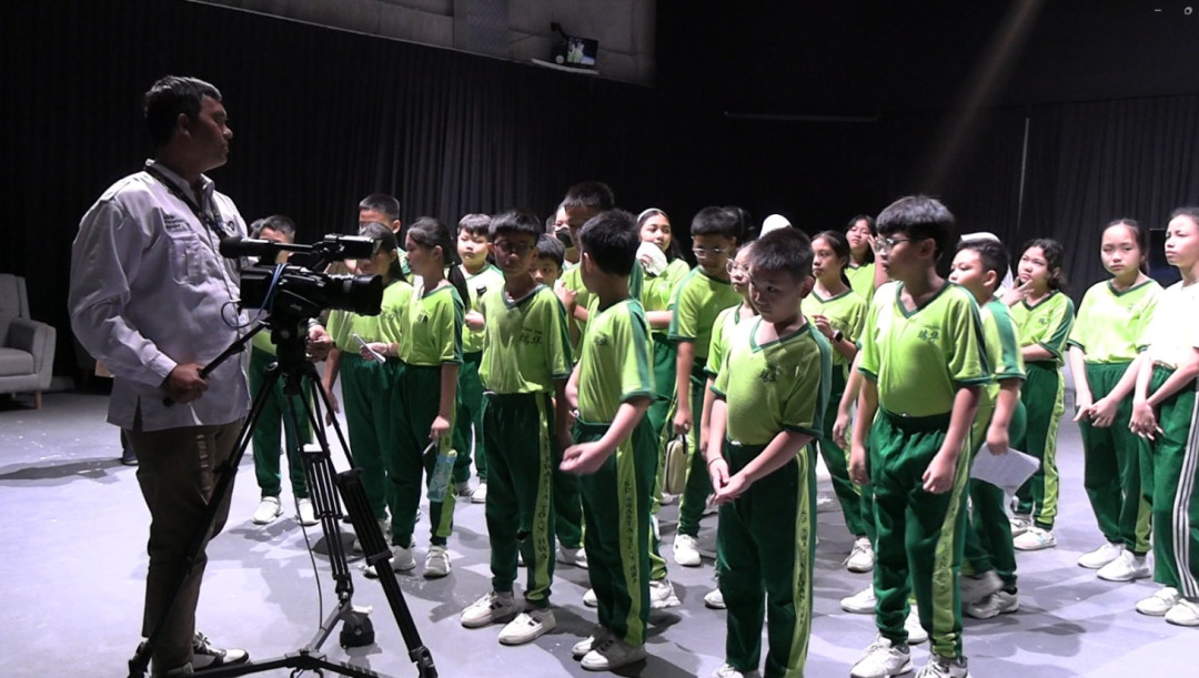 Siswa SD Toan Hwa Pelajari Dunia Penyiaran di TVRI Kepri